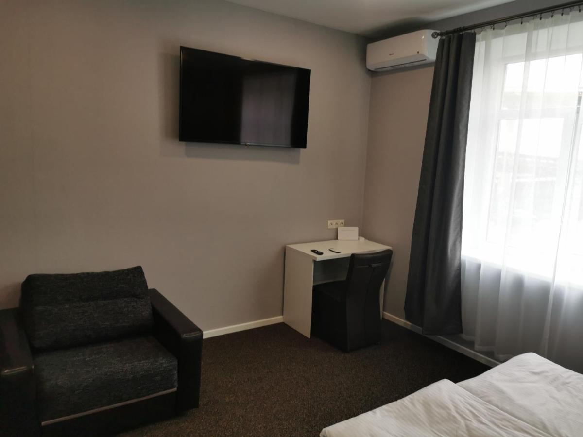 Central Hotel With Free Parking Рига Экстерьер фото