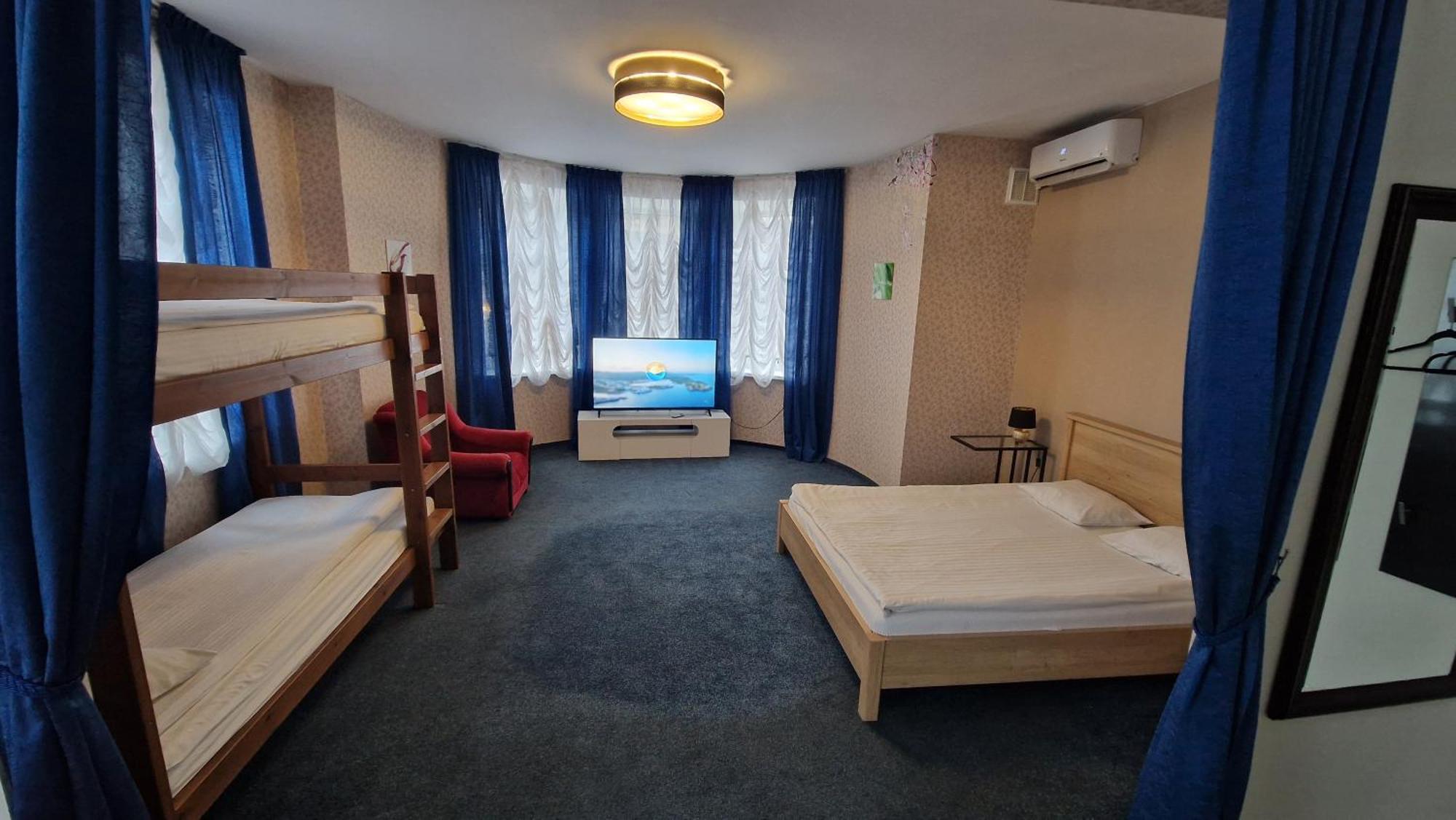 Central Hotel With Free Parking Рига Экстерьер фото